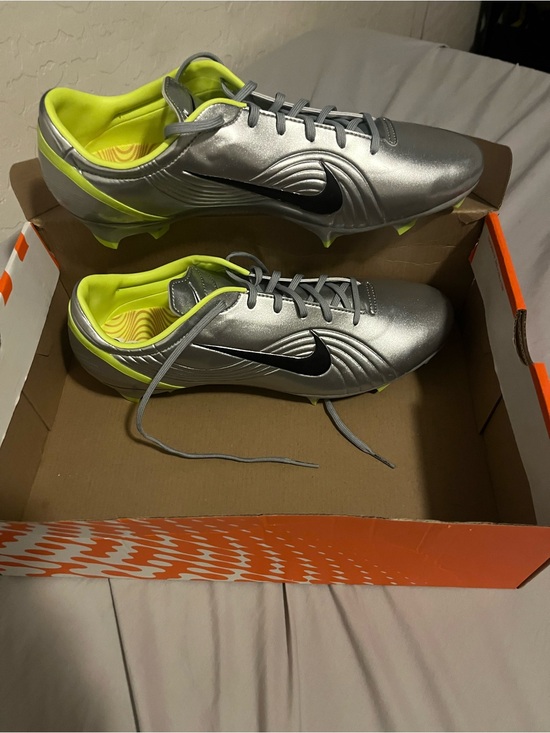 Nike Men’s Silver Athletic Soccer Cleats with Neon Yellow Interior main image 5
